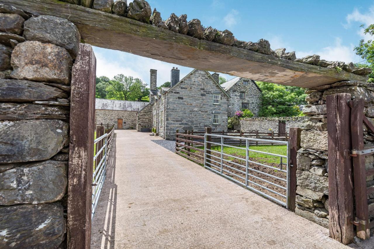 Villa Waedog Bach Llanfor Exterior foto